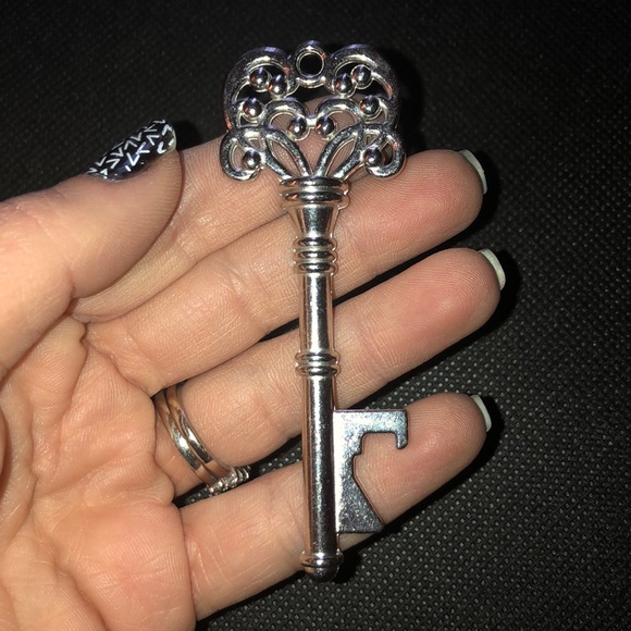 Key Bottle opener keychain - Picture 2 of 2